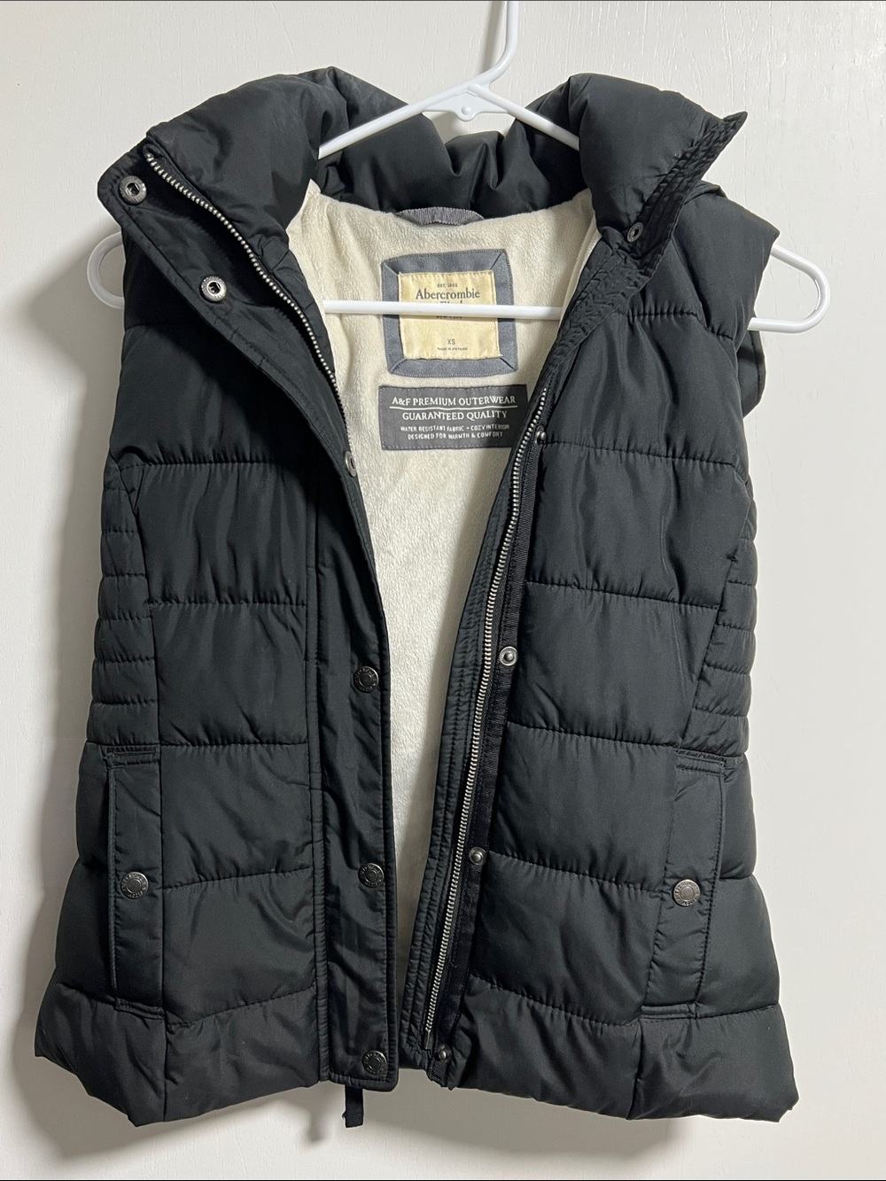 Abercrombie & Fitch black Puffer Vest Cozy inside  Hoodie XS with pockets